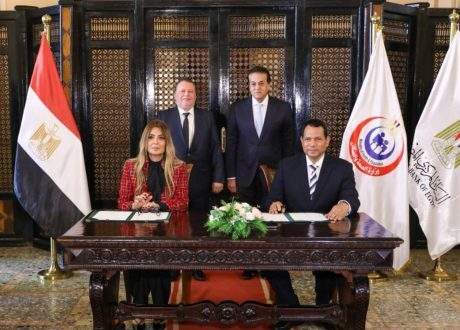 وزير الصحة ومحافظ البنك المركزي يشهدان توقيع بروتوكول تعاون للقضاء على قوائم الانتظار