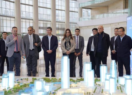 وزيرة التنمية المحلية تزور شركات صينية متخصصة في صناعة السيارات الكهربائية