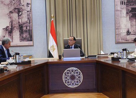 رئيس الوزراء يبحث مع وزير السياحة والآثار سبل تحفيز الاستثمار السياحي