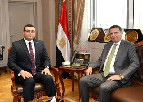 وزيرا الإسكان والزراعة يبحثان عدداً من الموضوعات المشتركة بين الوزارتين