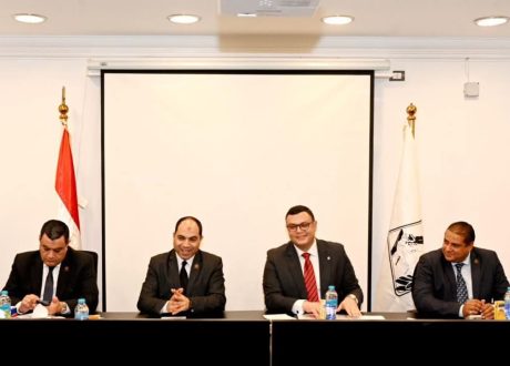“وزير الإسكان” يستعرض جهود الوزارة في عدد من الملفات
