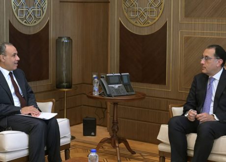 تنفيذًا لتكليفات الرئيس.. «مدبولي» يتابع مع وزير الخارجية مشروعات التعاون مع الدول الأفريقية