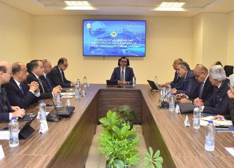 ” وزير الاستثمار” يبحث سبل رفع كفاءة عمليات الإفراج الجمركي وتحسين الأداء بالمراكز اللوجستية