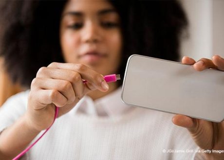 EU standardizes common chargers use to cut e-waste
