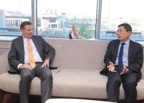 وزير الزراعة يبحث مع سفير سنغافورة بالقاهرة سبل التعاون الزراعي المشترك