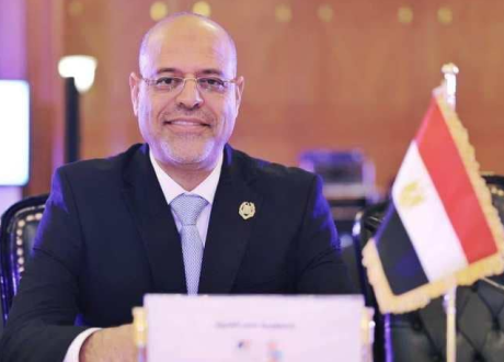 وزير العمل يعتمد صرف مليون و660 ألف جنيه تعويضات وإعانات لـ12 عاملًا غير منتظم في 4 محافظات