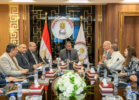 وزير الانتاج الحربي: التعاون مع «بابيريوس» لتنفيذ مشروعات تساهم في تعزيز التنمية المستدامة