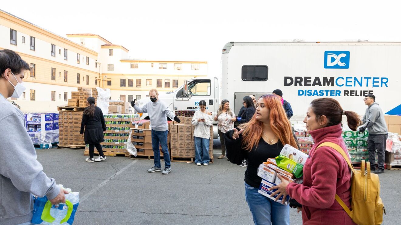 Amazon commits $ 10 m to relief efforts as wildfires hit Los Angeles