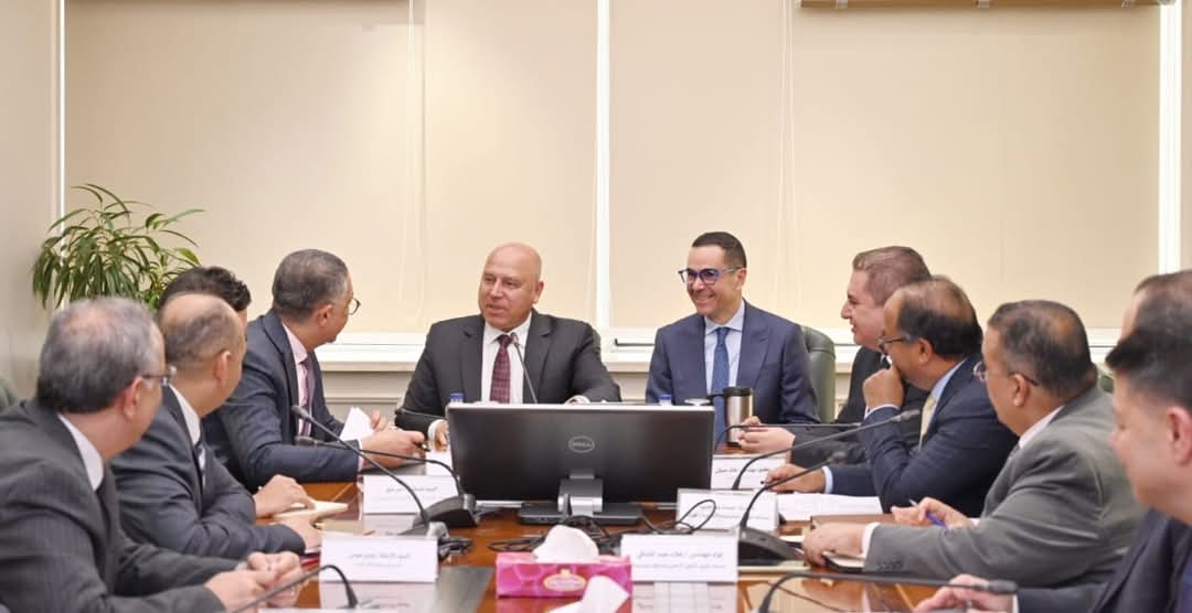 وزير الصناعة والنقل يبحث مع وزير الاستثمار معايير الموافقة على إنشاء المناطق الحرة الخاصة الجديدة