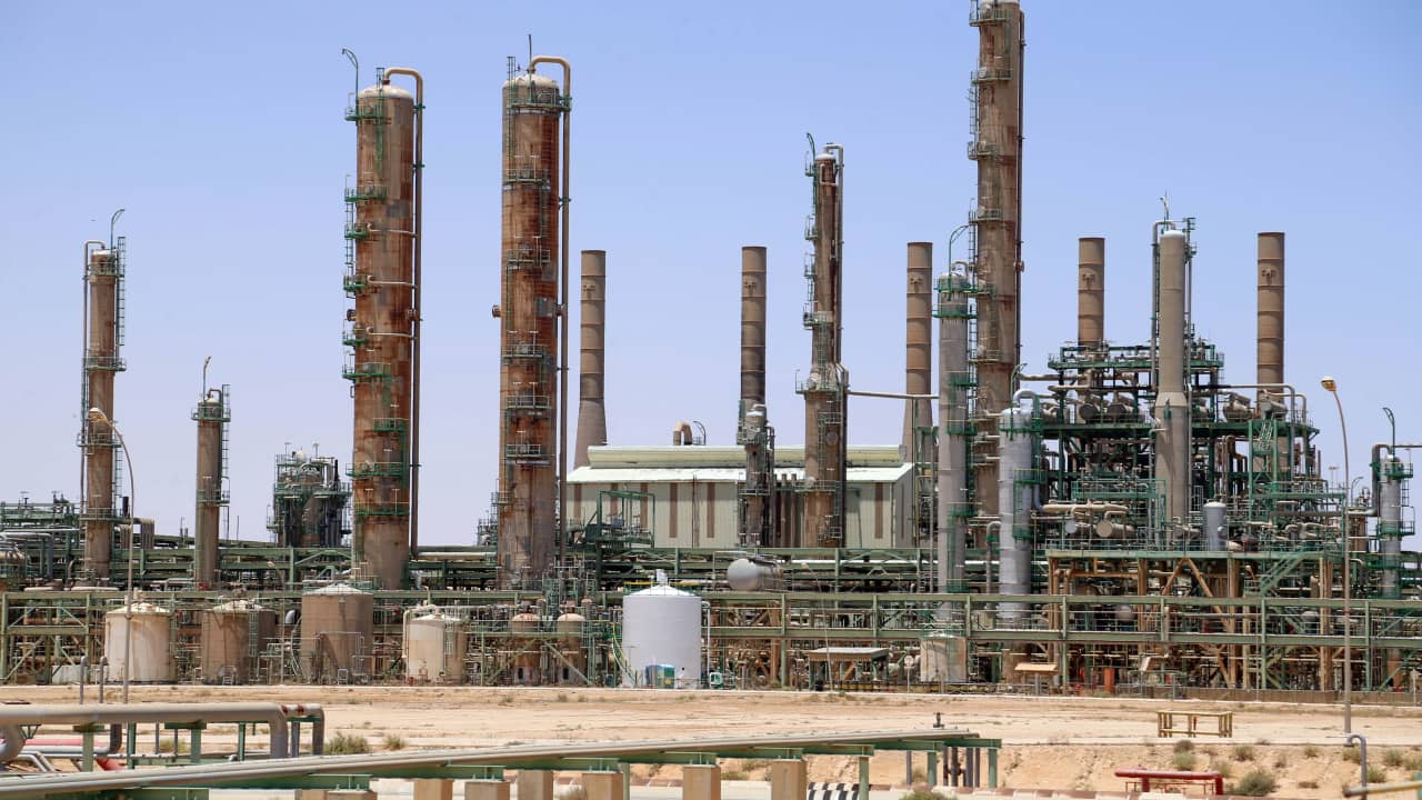 وزير النفط الليبي : ليبيا تحتاج بين 3 و4 مليارات دولار للوصول إلى معدل إنتاج نفطي يبلغ 1.6 مليون برميل يومياً