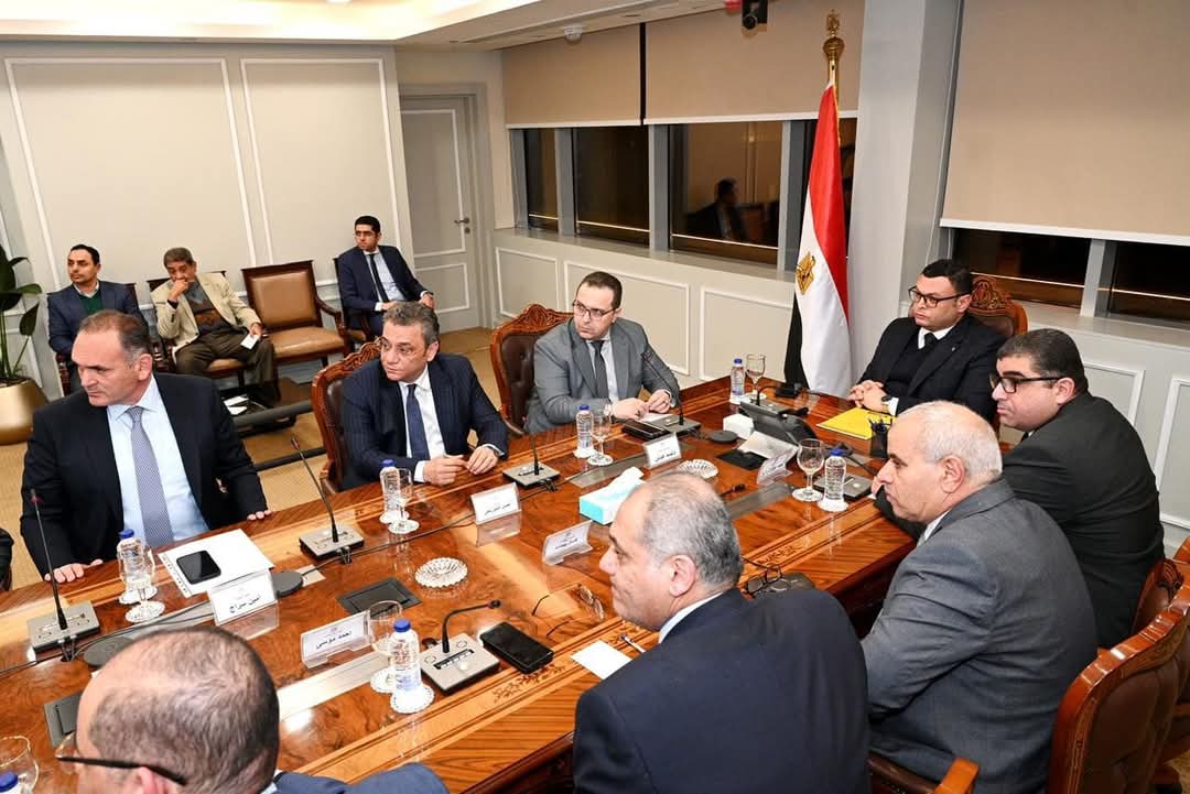 “وزير الإسكان” يستعرض الخطة التسويقية لأحد مشروعات هيئة المجتمعات العمرانية الجديدة بالعاصمة الإدارية