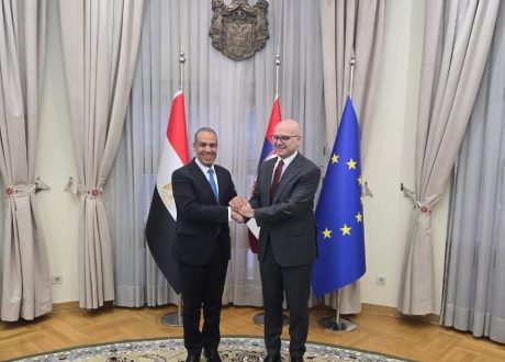 “وزير الخارجية” يلتقي برئيس وزراء صربيـا