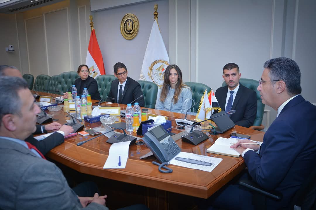 في اطار الشراكة مع القطاع الخاص.. وزير التموين يبحث سبل التعاون مع شركة “طلبات مارت”