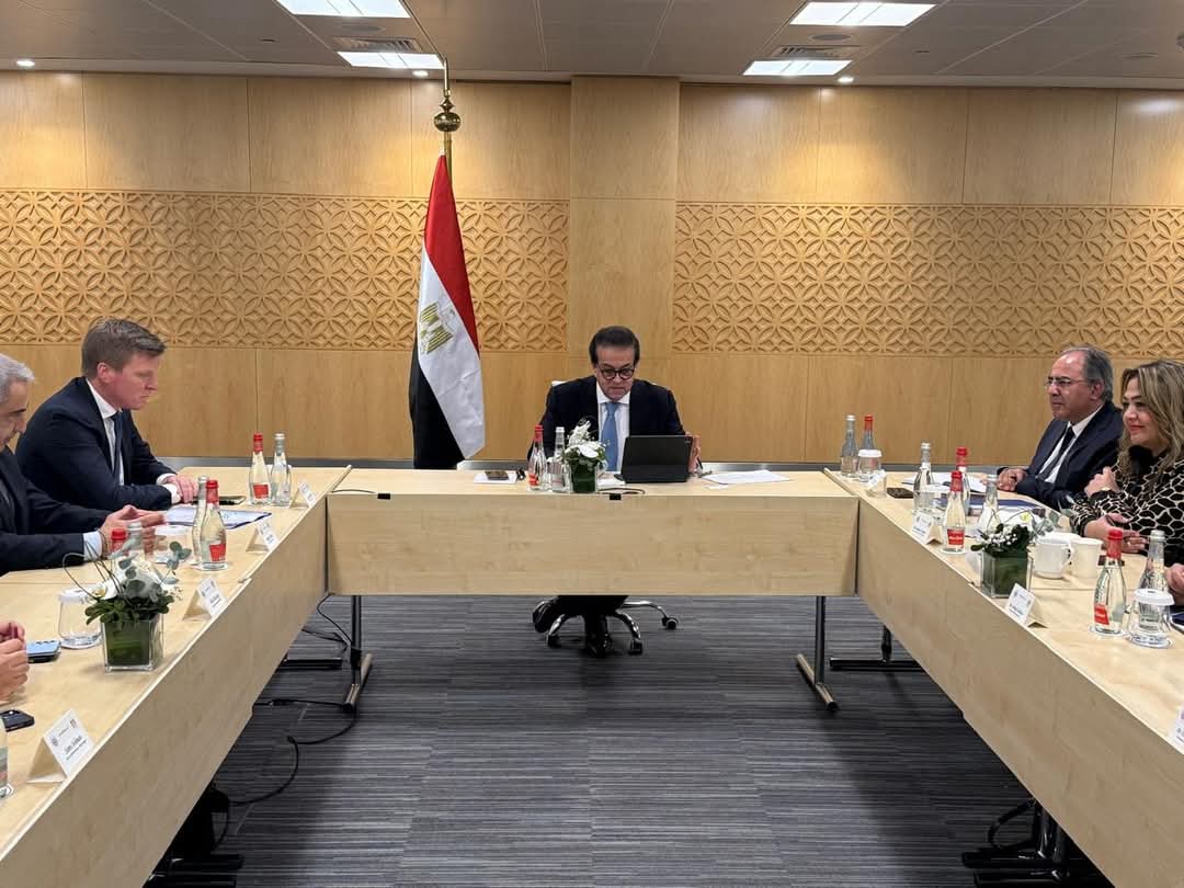 وزير الصحة يبحث مع ممثلي شركة «Elekta» التعاون للتوسع في مراكز العلاج الإشعاعي
