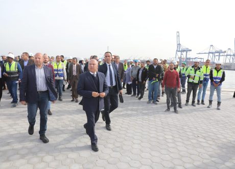 كامل الوزير يتفقد 5 مشروعات تنموية بميناء الإسكندرية لتعزيز اللوجستيات والنقل