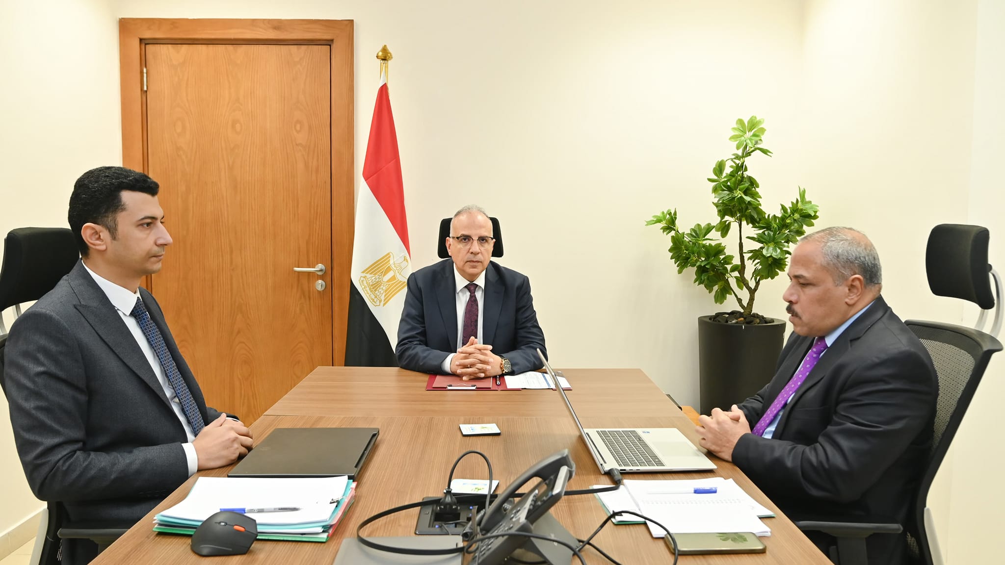 وزير الري يتابع تنفيذ مشروع التحول للري الذكي بالتعاون مع الحكومة الإسبانية