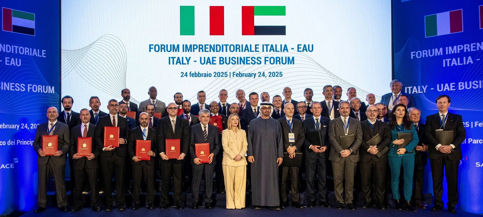 للتعاون في مشاريع الطاقة النظيفة..توقيع اتفاقية تعاون بين “مصدر ” و “طاقة ” و” إيني الإيطالية”