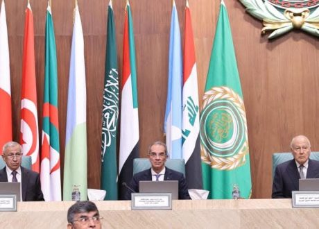 “وزير الاتصالات” يؤكد على أهمية وضع إطار تنظيمى متوازن لحماية الدول العربية من مخاطر الذكاء الاصطناعى