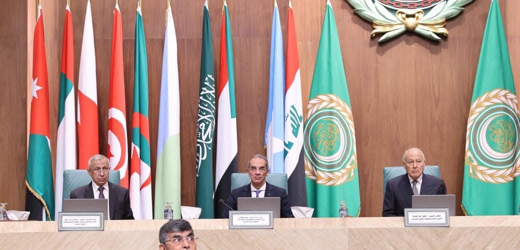 “وزير الاتصالات” يؤكد على أهمية وضع إطار تنظيمى متوازن لحماية الدول العربية من مخاطر الذكاء الاصطناعى