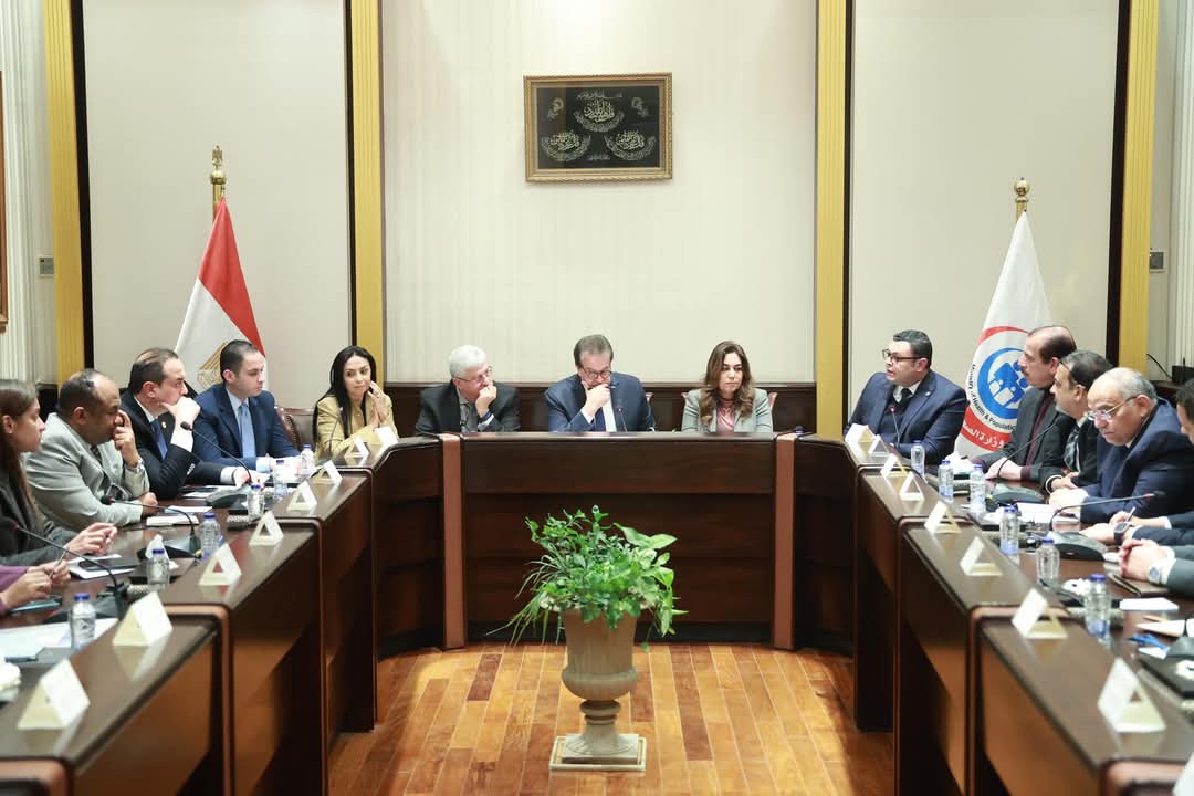 “وزير الصحة” يرأس الاجتماع الوزراي الأول للجنة التنفيذية الخاصة باستقبال المصابين الفلسطنيين