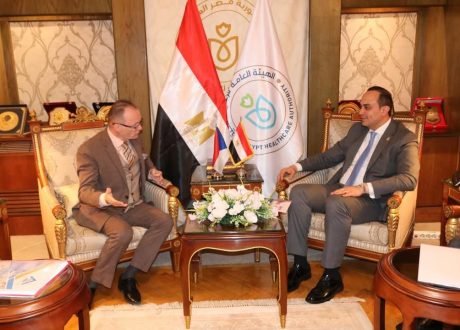 رئيس هيئة الرعاية الصحية يلتقي سفير التشيك لبحث سبل تعزيز التعاون المشترك في مجالات الرعاية الصحية