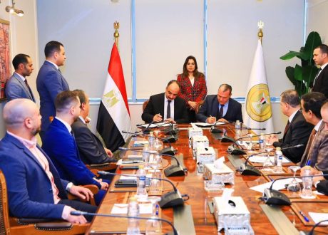 “وزيرة التنمية المحلية” تشهد التوقيع علي بروتوكول تعاون بين الوزارة وشركة ” إيزي كاش” لتسهيل خدمات الدفع والتحصيل الالكترونى بالمحافظات