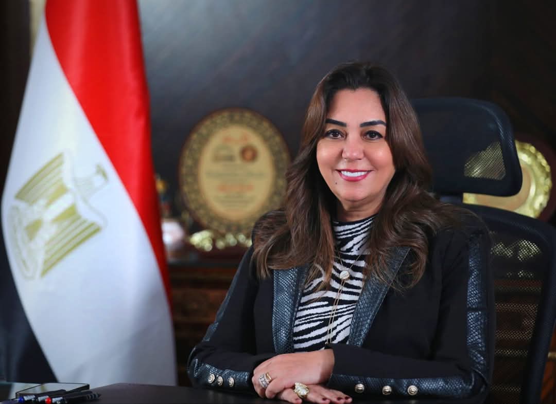 وزيرة التنمية  : بدء تكويد جميع الأشجار المزروعة في نطاق الدائرى بالقاهرة والجيزة للحفاظ عليها وحمايتها  و متابعة دورية لتحقيق أقصى فائدة بيئية