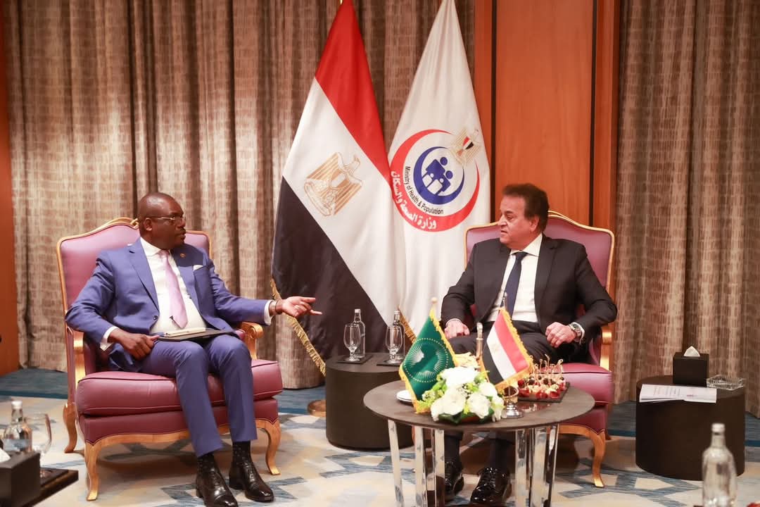 ” وزير الصحة ” يبحث مع المدير العام للمركز الأفريقي لمكافحة الأمراض والوقاية منها سبل التعاون المشترك