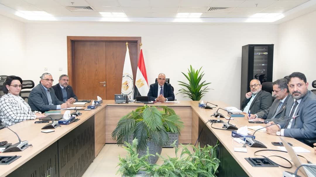 وزير الري يتابع موقف مشروع “شواطئ آمنة” ضمن أنشطة “برنامج البحوث التطبيقية بين مصر وهولندا JCAR”