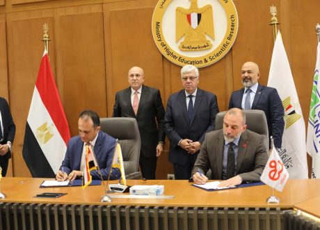 وزير التعليم العالي يشهد توقيع اتفاقية تعاون بين جامعة الجلالة وشركة “إي آند مصر” لإنشاء مختبر للاتصالات السلكية واللاسلكية