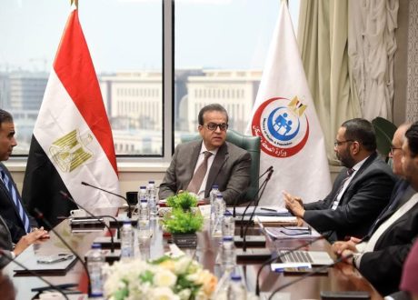 نائب رئيس الوزراء وزير الصحة يعقد اجتماعًا لمراجعة وتوحيد بروتوكولات علاج الأورام