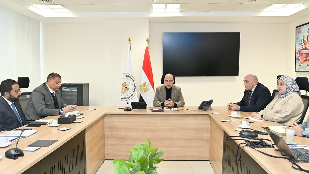 وزير الري : التأكد من إلتزام المستثمرين بتنفيذ الأعمال التى اقرتها الوزارة وعدم التأثير سلباً على المنظومة المائية أو البيئة