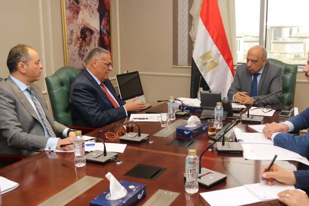 وزير الكهرباء يبحث مع رئيس “المنطقة الاقتصادية للمثلث الذهبي” فرص الاستثمار وتوفير التغذية الكهربائية اللازمة للتنمية واستغلال الموارد