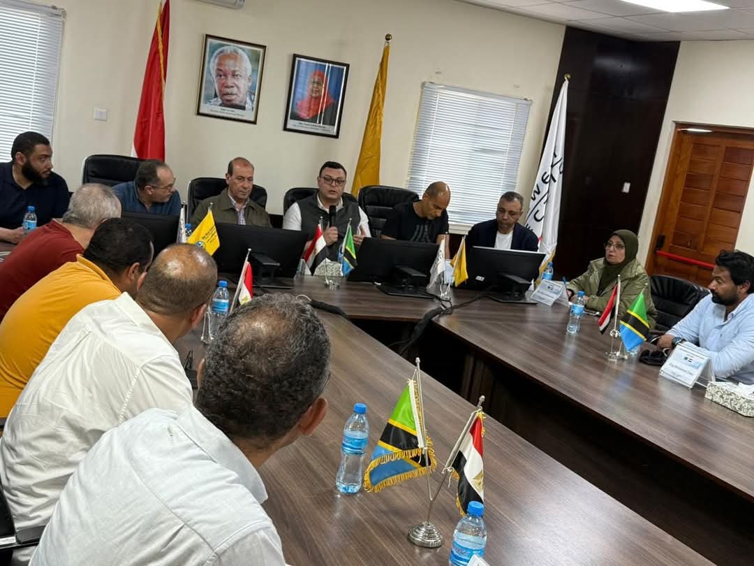 وزير الإسكان يلتقي المسئولين والعاملين بمشروع سد ومحطة كهرباء “جوليوس نيريرى” لتوليد الطاقة بدولة تنزانيا الاتحادية