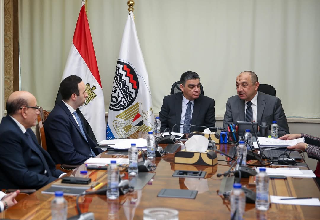 وزير قطاع الأعمال العام يبحث مع رئيس هيئة الشراء الموحد تعزيز التعاون في توفير الأدوية والمستلزمات الطبية