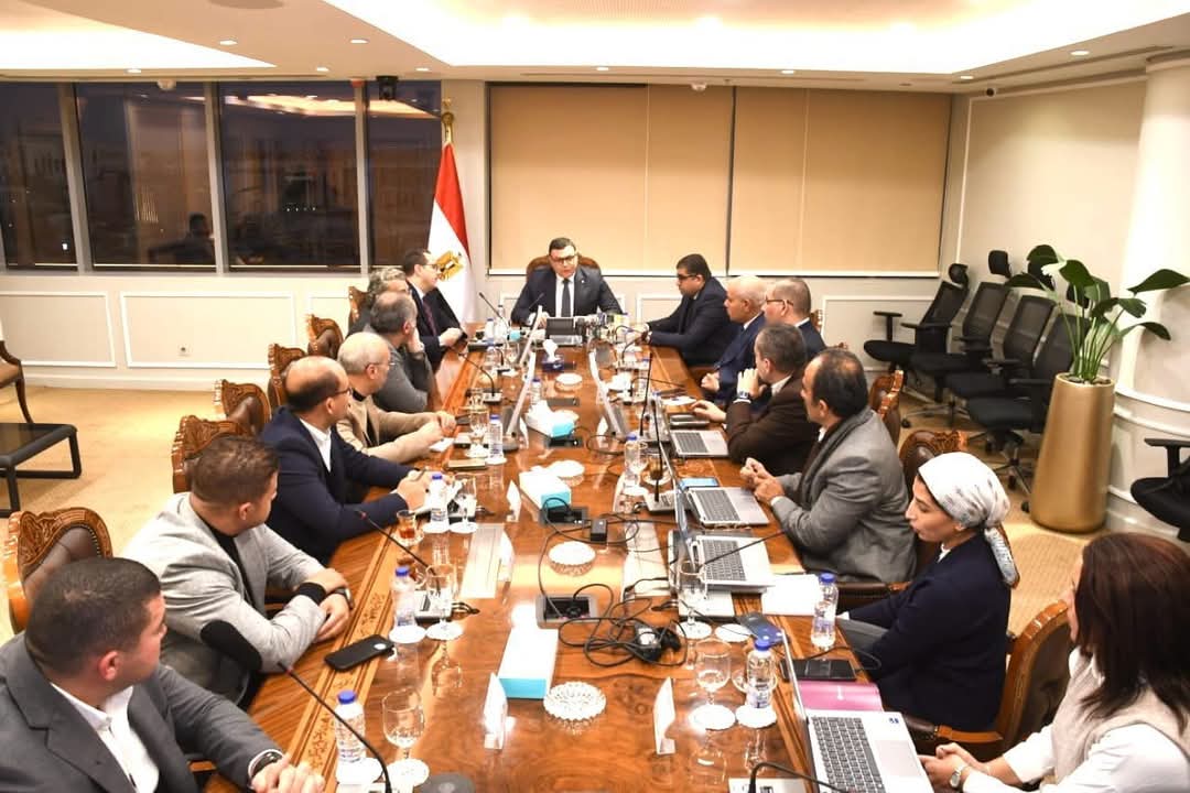 وزير الإسكان يعقد اجتماعا مع مسئولي شركة “سيتي إيدج” لاستعراض خططها التسويقية للترويج لبعض مشروعات “هيئة المجتمعات العمرانية”