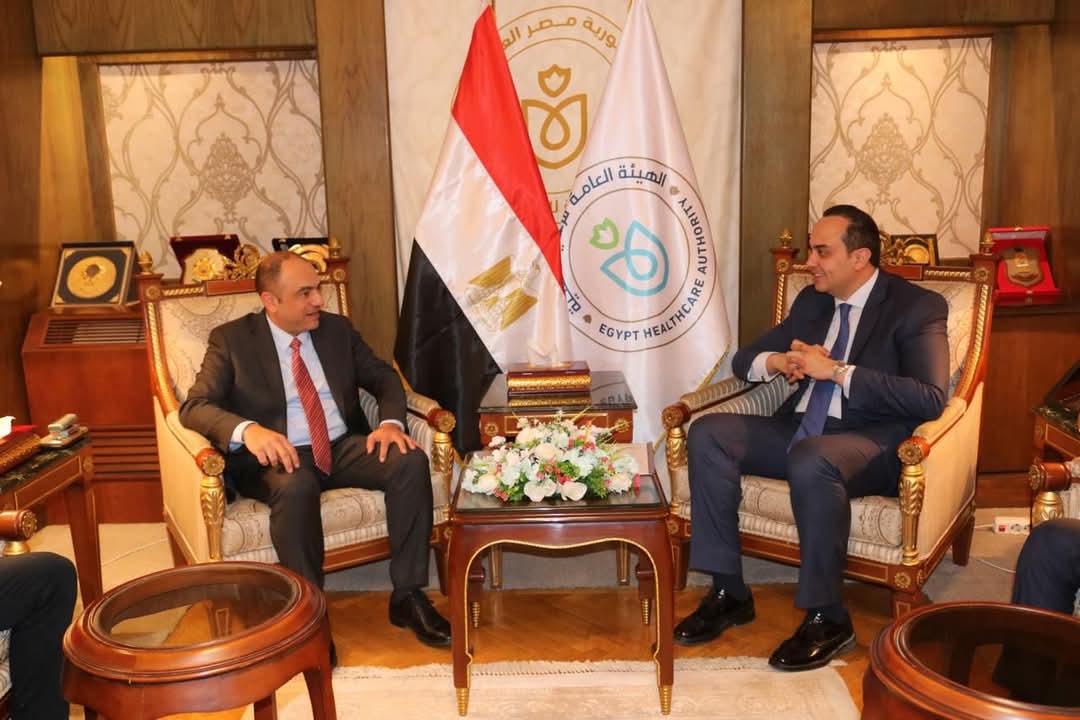 رئيس هيئة الرعاية الصحية يبحث مع الجامعة المصرية الصينية تعزيز تبادل الخبرات الصينية في مجالات التكنولوجيا الحيوية والطب الجيني