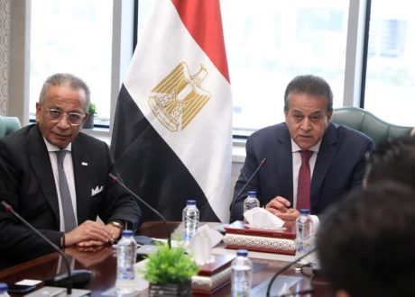 الدكتور خالد عبدالغفار يشهد توقيع بروتوكول تعاون بين الوزارة ومؤسسة البنك التجاري الدولي