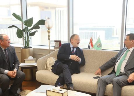 وزير الزراعة يبحث الاستفادة من البحث العلمي والخبرات الدولية في تحقيق التنمية المستدامة و تعزيز الأمن الغذائى مع المدير العام لمنظمة (CIHEAM )