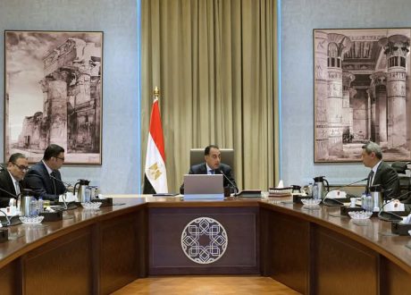 رئيس الوزراء يستعرض المخططات الاستراتيجية والموقف التنفيذي لمدينتي السويس وسفنكس الجديدتين