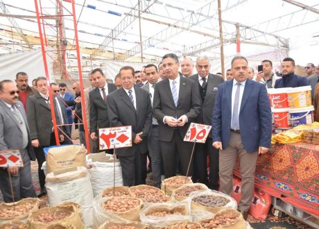 وزير التموين و محافظ الشرقية يفتتحان معرض “أهلاً رمضان” بمدينة العاشر من رمضان