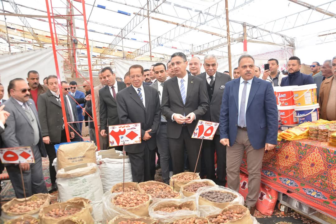 وزير التموين و محافظ الشرقية يفتتحان معرض “أهلاً رمضان” بمدينة العاشر من رمضان