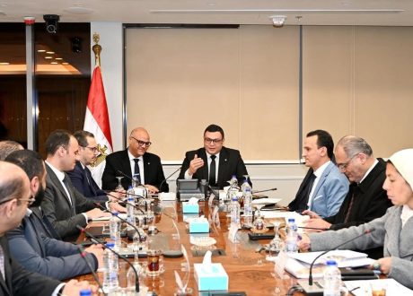 وزير الإسكان و محافظ القليوبية يستعرضان عددا من ملفات العمل المشتركة