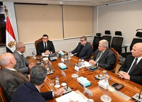 “وزير الإسكان “يتابع سير العمل في محطة التنقية الشرقية لمعالجة الصرف الصحي بمحافظة الإسكندرية