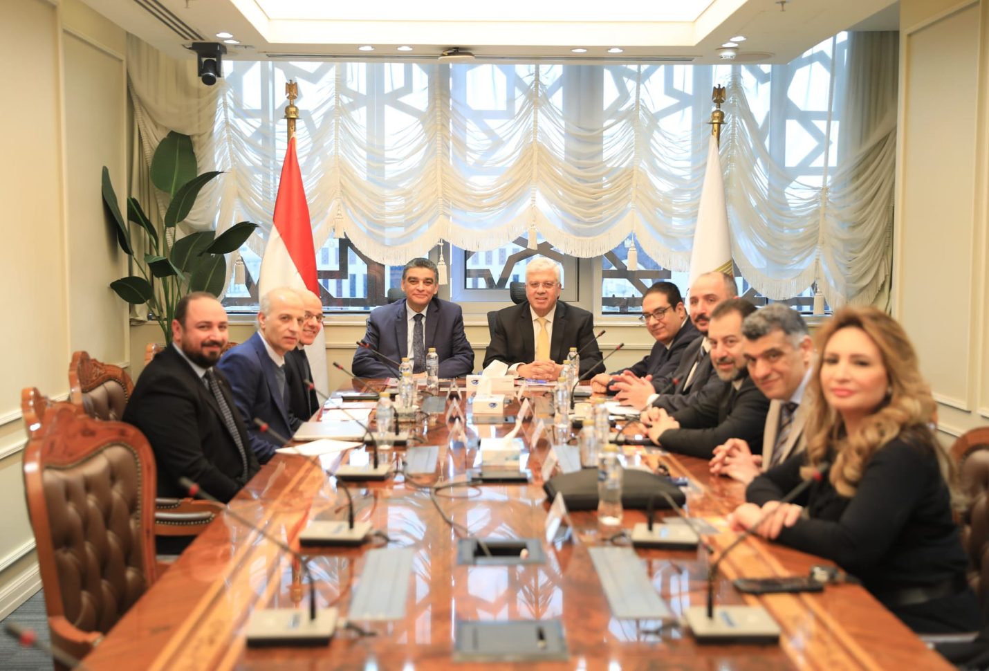 وزير التعليم العالي يناقش مع هيئة الشراء الموحد تأمين احتياجات المستشفيات الجامعية