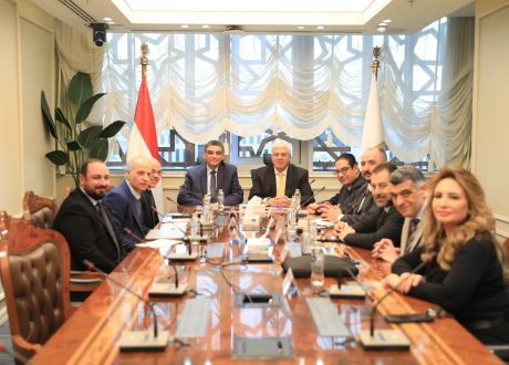 وزير التعليم العالي يناقش مع هيئة الشراء الموحد تأمين احتياجات المستشفيات الجامعية