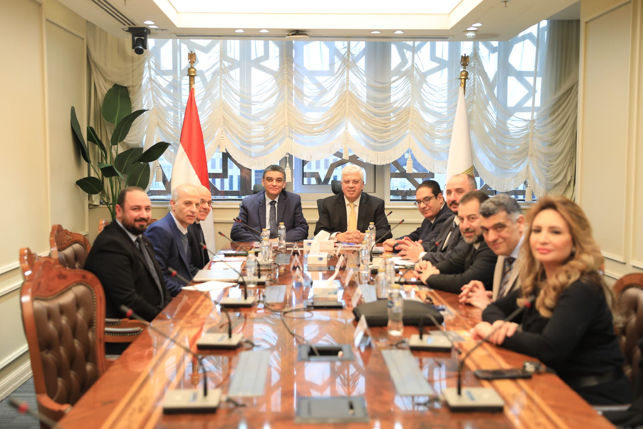 وزير التعليم العالي يناقش مع هيئة الشراء الموحد تأمين احتياجات المستشفيات الجامعية