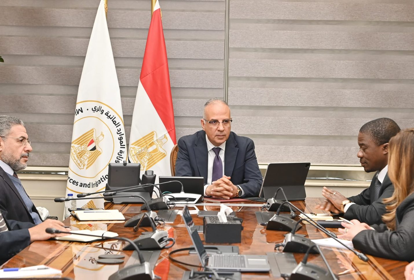 وزير الري يبحث مع سفير كوت ديفوار تعزيز التعاون في مجال المياه