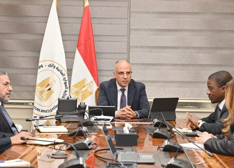 وزير الري يبحث مع سفير كوت ديفوار تعزيز التعاون في مجال المياه