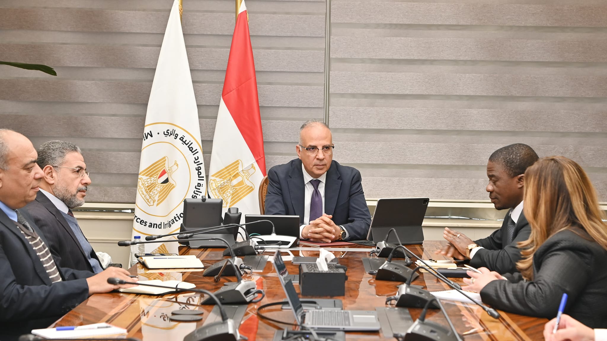 وزير الري يبحث مع سفير كوت ديفوار تعزيز التعاون في مجال المياه